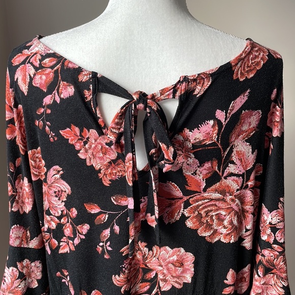 *Host Pick* Midis floral top - Picture 8 of 12